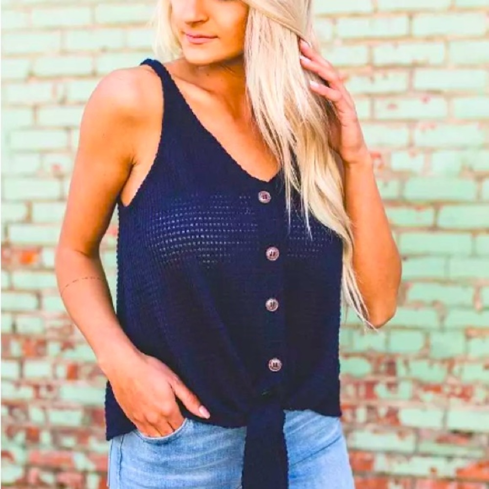 Blu Pepper Open Weave Tank Top. Medium.